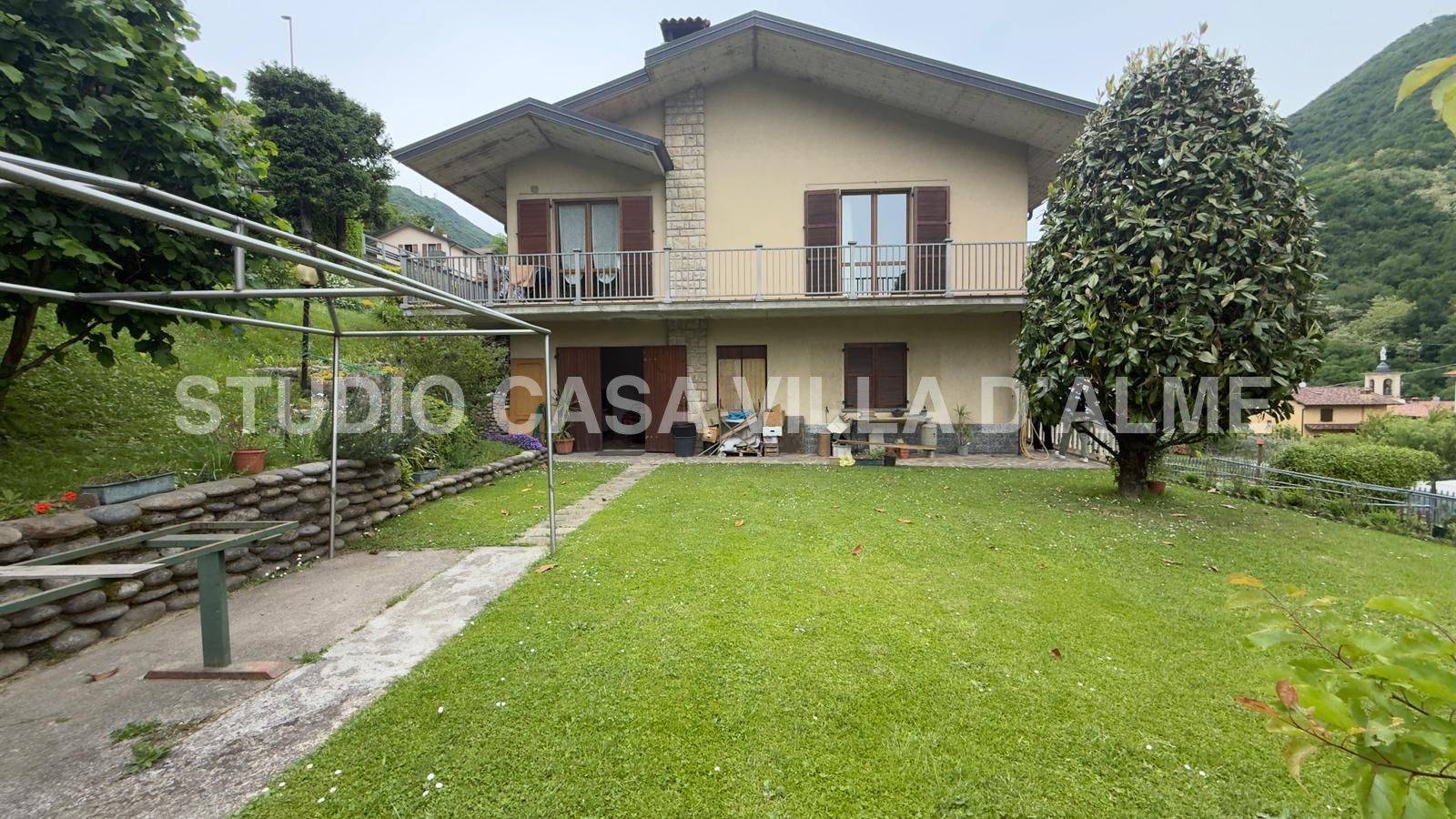 Villa a Almenno San Salvatore