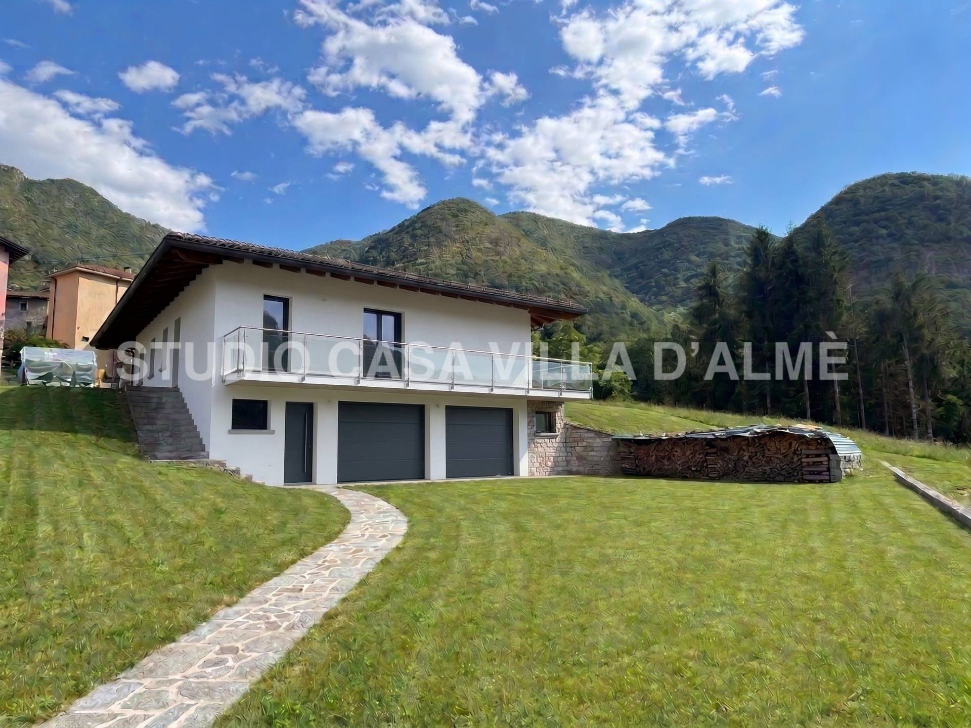 Villa In Vendita a Zogno
