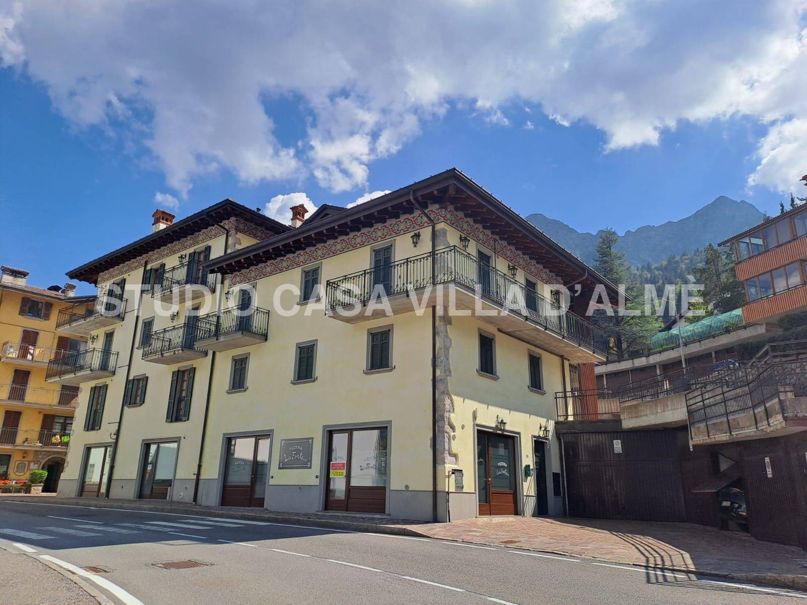 Locale commerciale In Affitto a Oltre il Colle