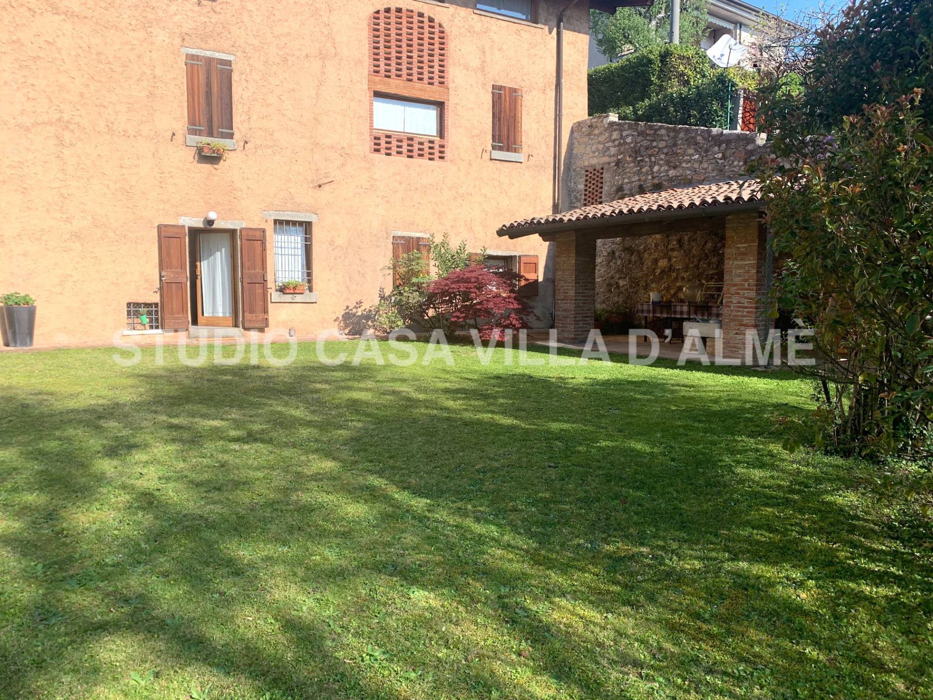 Porzione di casa In Vendita a Almenno San Salvatore